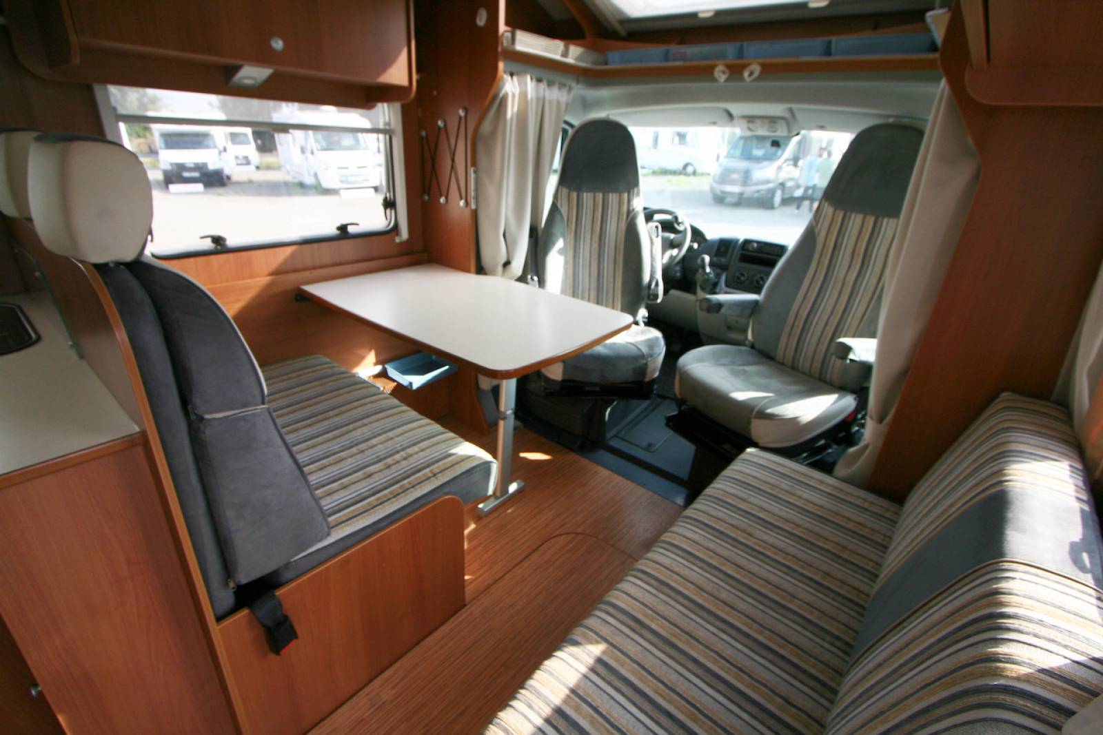 Camping-car profilé d’occasion, lit à la française, lit de pavillon, moins de 7 m, Eriba Car 400 X, à Roques, proche de Toulouse 31.