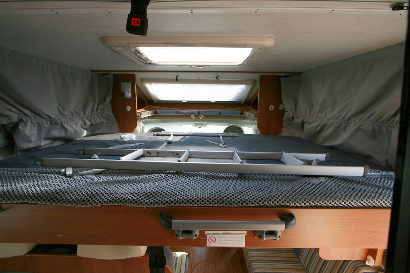 Vend Camping-car profilé d’occasion, lit à la française, lit de pavillon, moins de 7 m, Eriba Car 400 X, à Roques, proche de Toulouse 31.