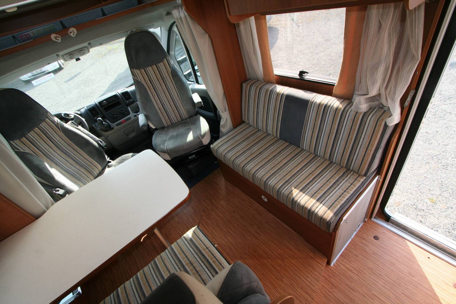 Camping-car profilé d’occasion, lit à la française, lit de pavillon, moins de 7 m, Eriba Car 400 X, à Roques, proche de Toulouse 31.