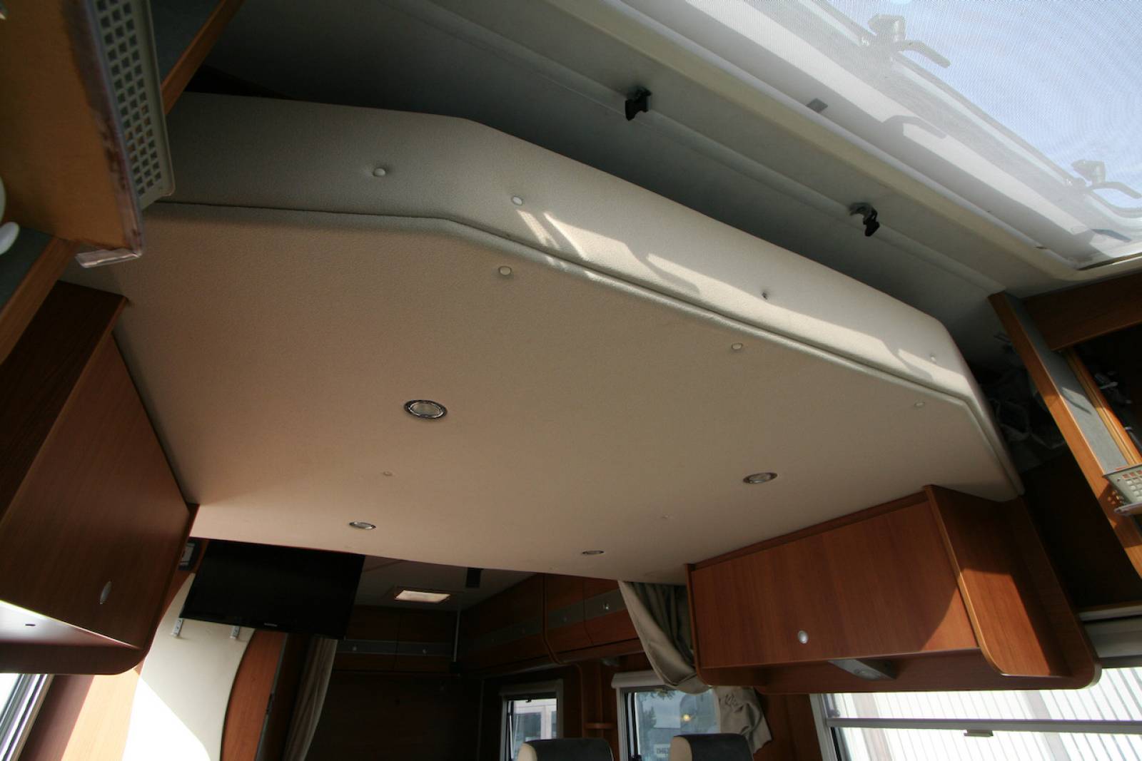 Achat Camping-car profilé d’occasion, lit à la française, lit de pavillon, moins de 7 m, Eriba Car 400 X, à Roques, proche de Toulouse 31.