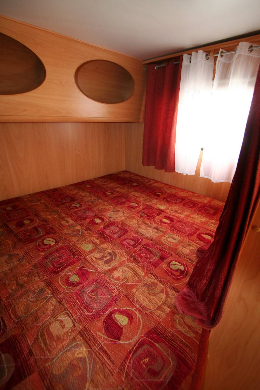 Camping-car capucine occasion, 5 places carte grise, 6 couchages, Challenger Genesis 47, à Roques proche de Toulouse (31)