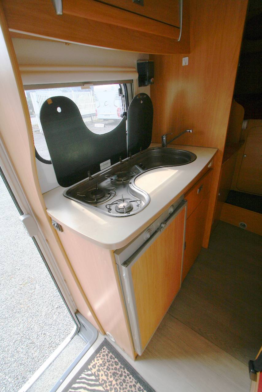 Vend Camping-car capucine occasion, 5 places carte grise, 6 couchages, Challenger Genesis 47, à Roques proche de Toulouse (31)