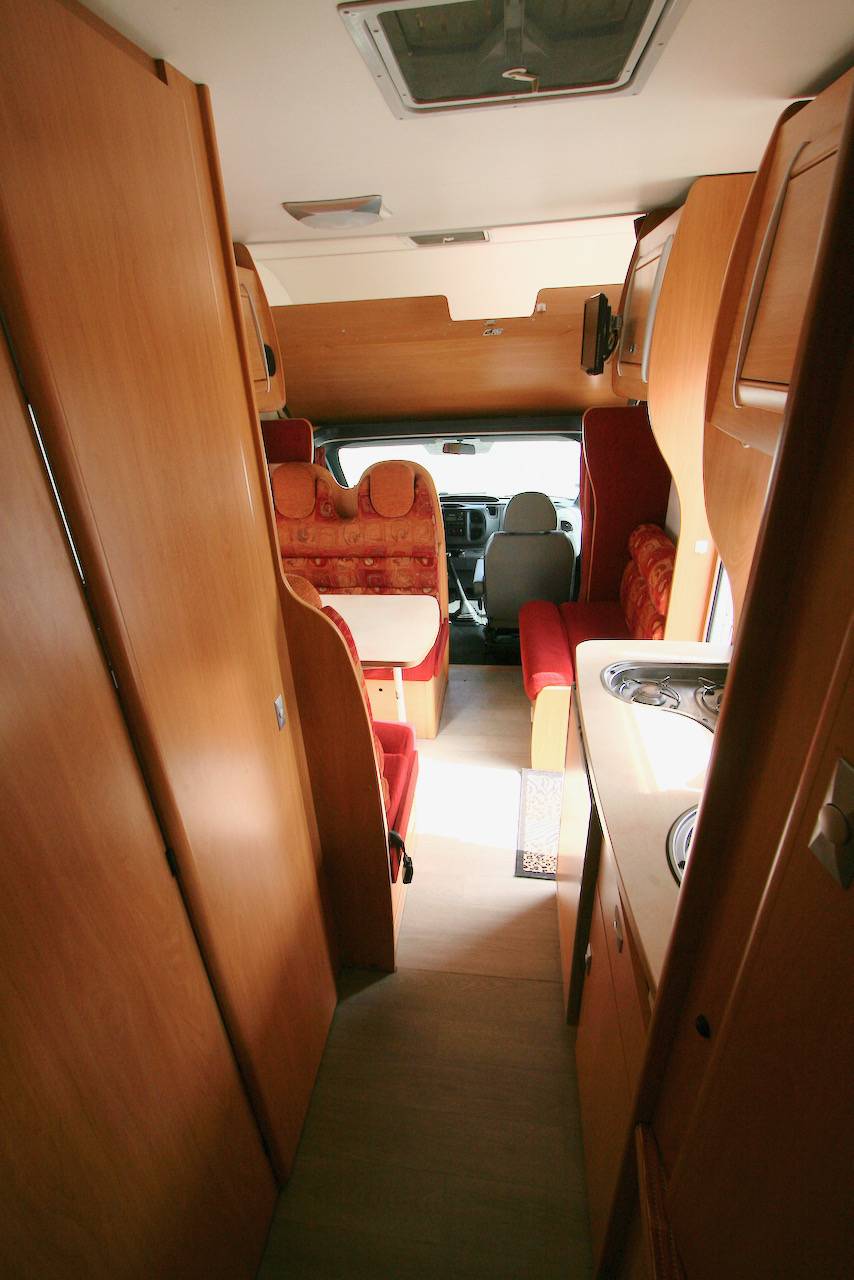 Vend Camping-car capucine occasion, 5 places carte grise, 6 couchages, Challenger Genesis 47, à Roques proche de Toulouse (31)