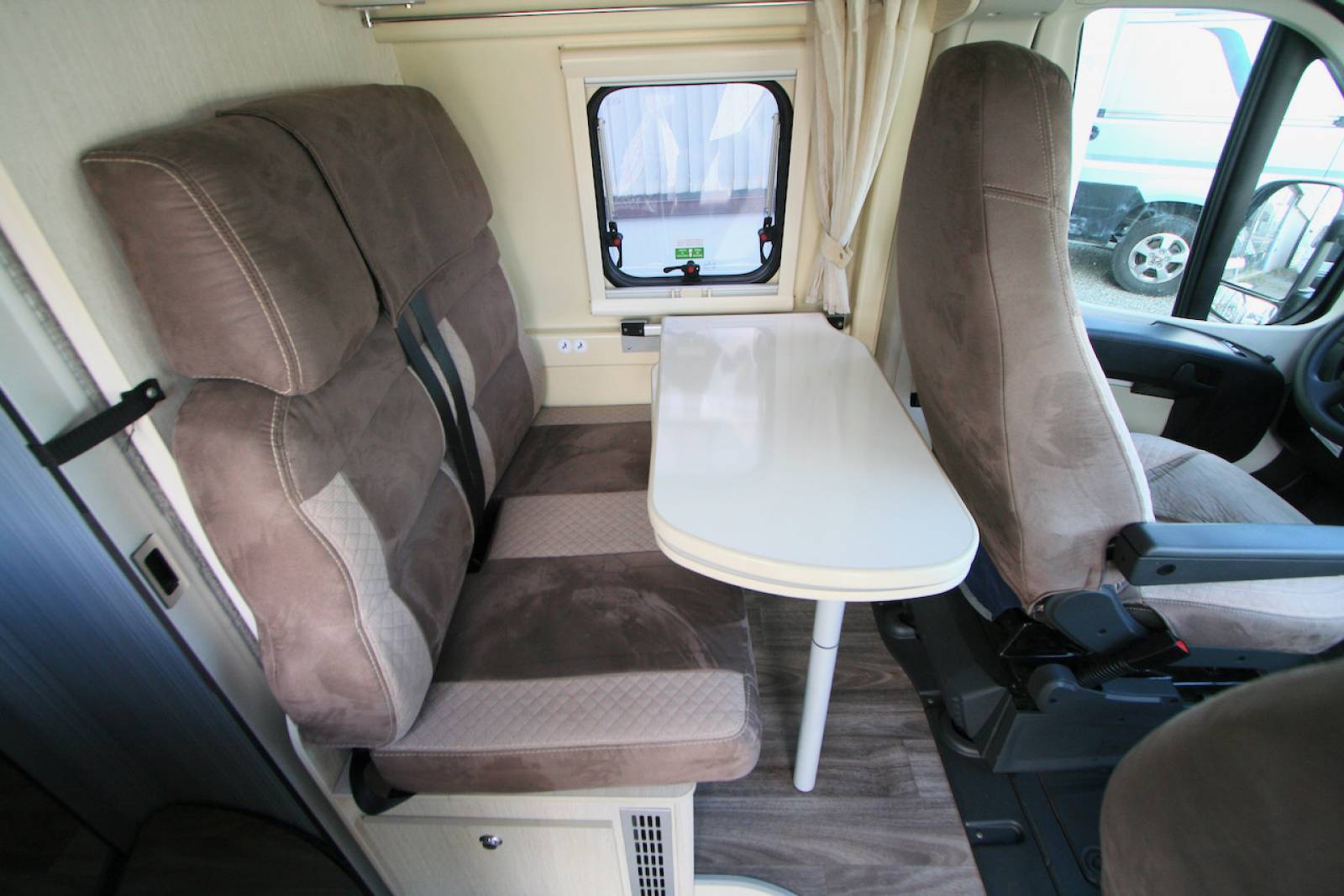 Achat Fourgon aménagé occasion, moins de 6 m, 2 couchages, Challenger Vany 114 SCS Start, à Roques proche de Toulouse (Midi-Pyrénées)