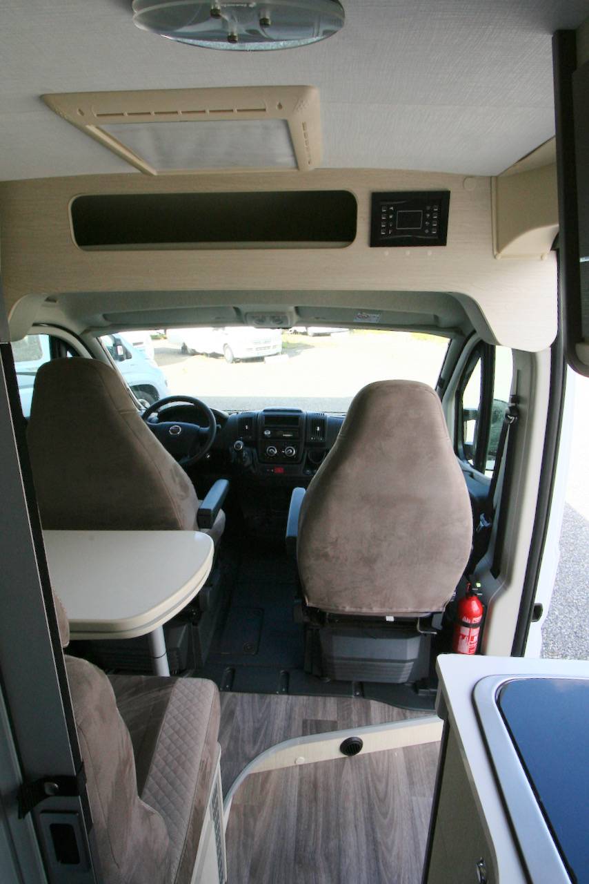 Fourgon aménagé occasion, moins de 6 m, 2 couchages, Challenger Vany 114 SCS Start, à Roques proche de Toulouse (Midi-Pyrénées)