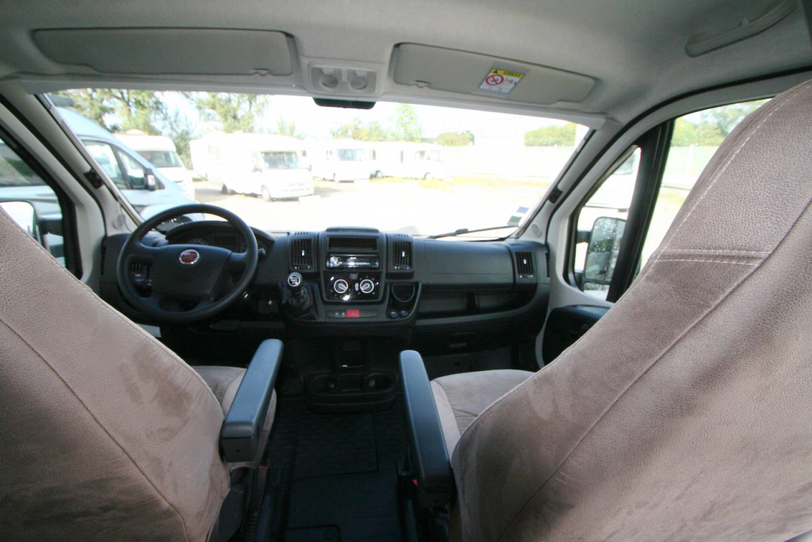 Vend Fourgon aménagé occasion, moins de 6 m, 2 couchages, Challenger Vany 114 SCS Start, à Roques proche de Toulouse (Midi-Pyrénées)