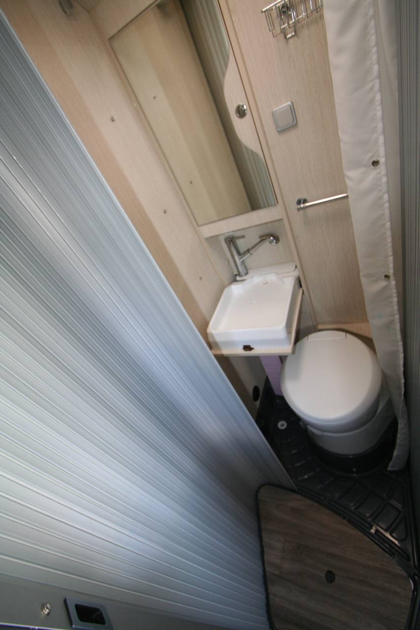 Fourgon aménagé occasion, moins de 6 m, 2 couchages, Challenger Vany 114 SCS Start, à Roques proche de Toulouse (Midi-Pyrénées)