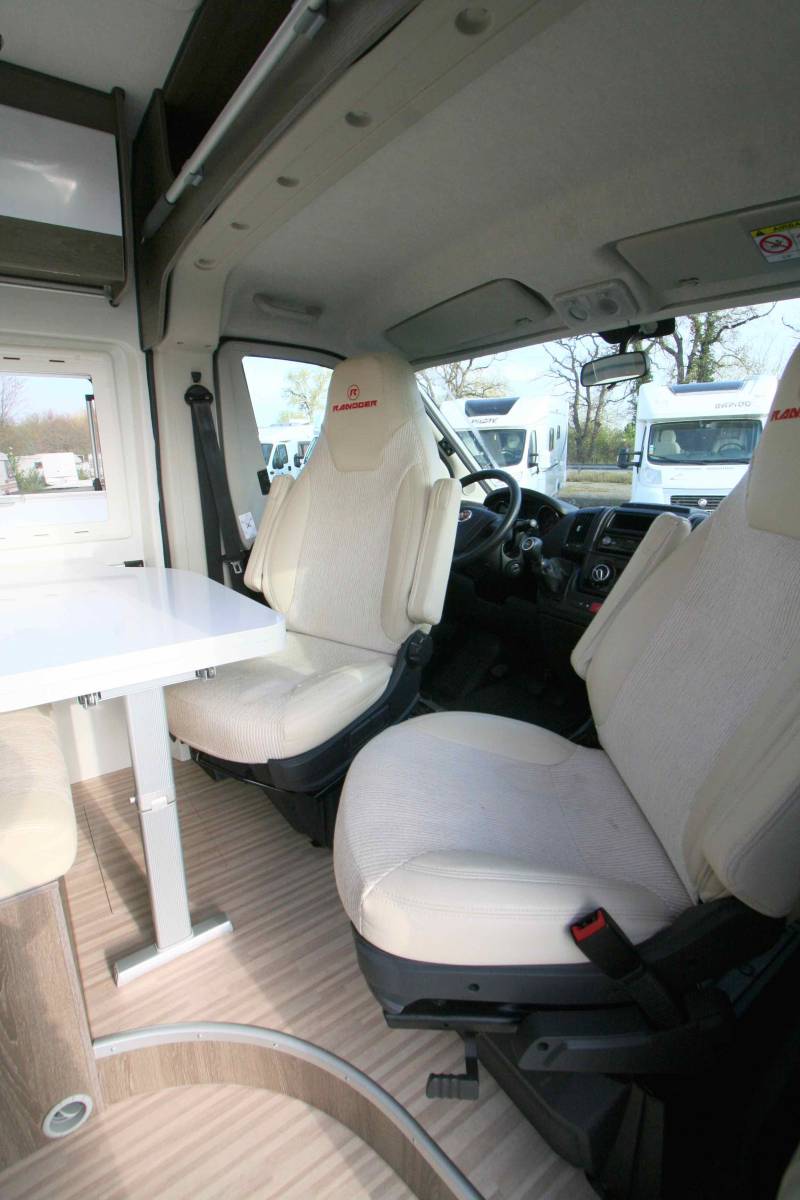 Reprise Fourgon d'occasion, 2 places, 3 couchages, moins de 6 m, Ranger 540, chez Vacances et Loisirs à Roques, proche de Toulouse (31)