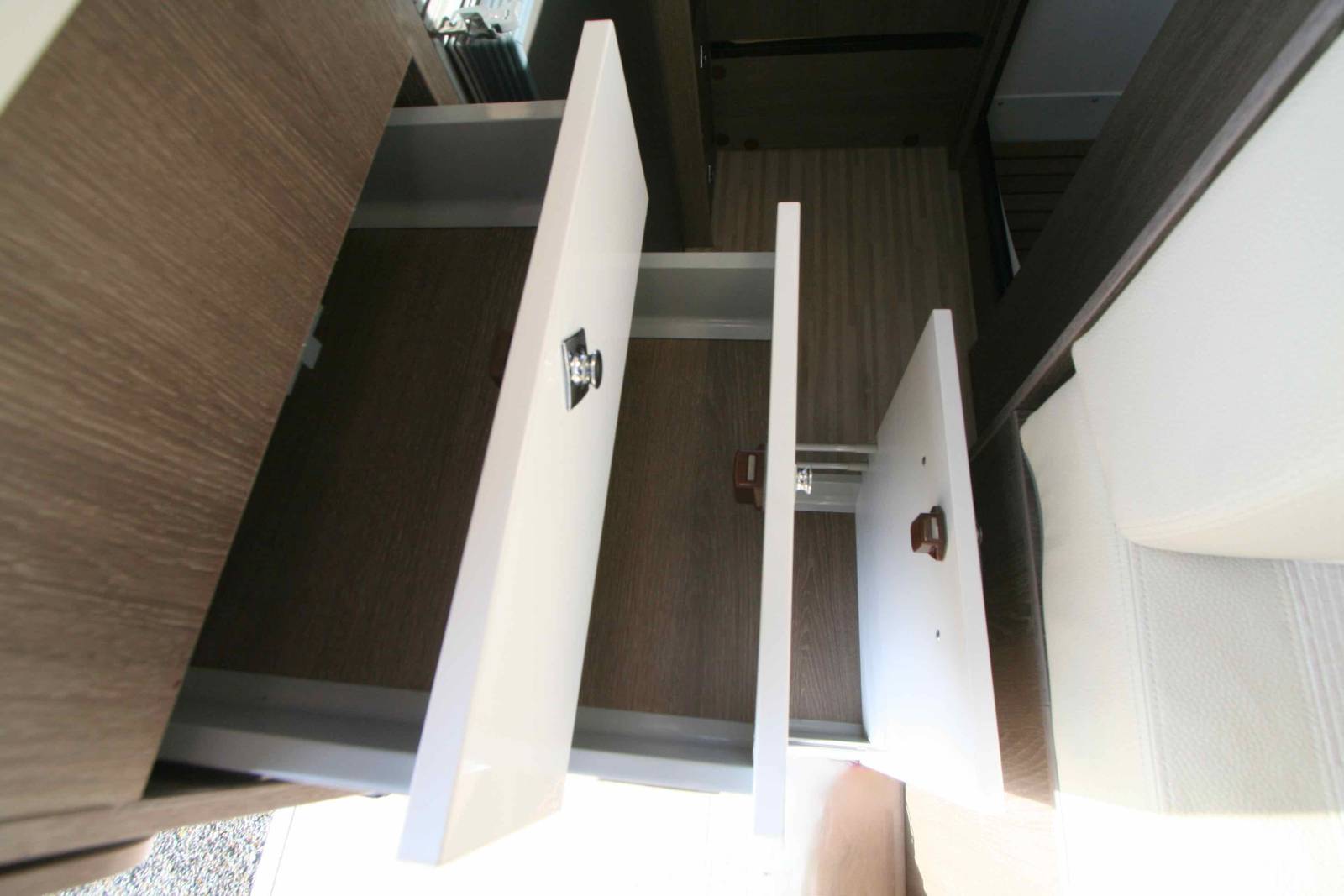 Vend Fourgon d'occasion, 2 places, 3 couchages, moins de 6 m, Ranger 540, chez Vacances et Loisirs à Roques, proche de Toulouse (31)