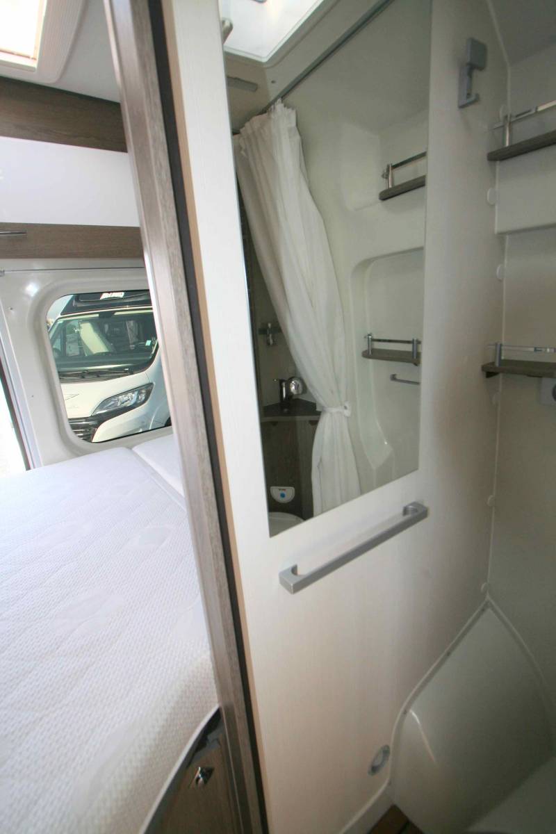 Reprise Fourgon d'occasion, 2 places, 3 couchages, moins de 6 m, Ranger 540, chez Vacances et Loisirs à Roques, proche de Toulouse (31)