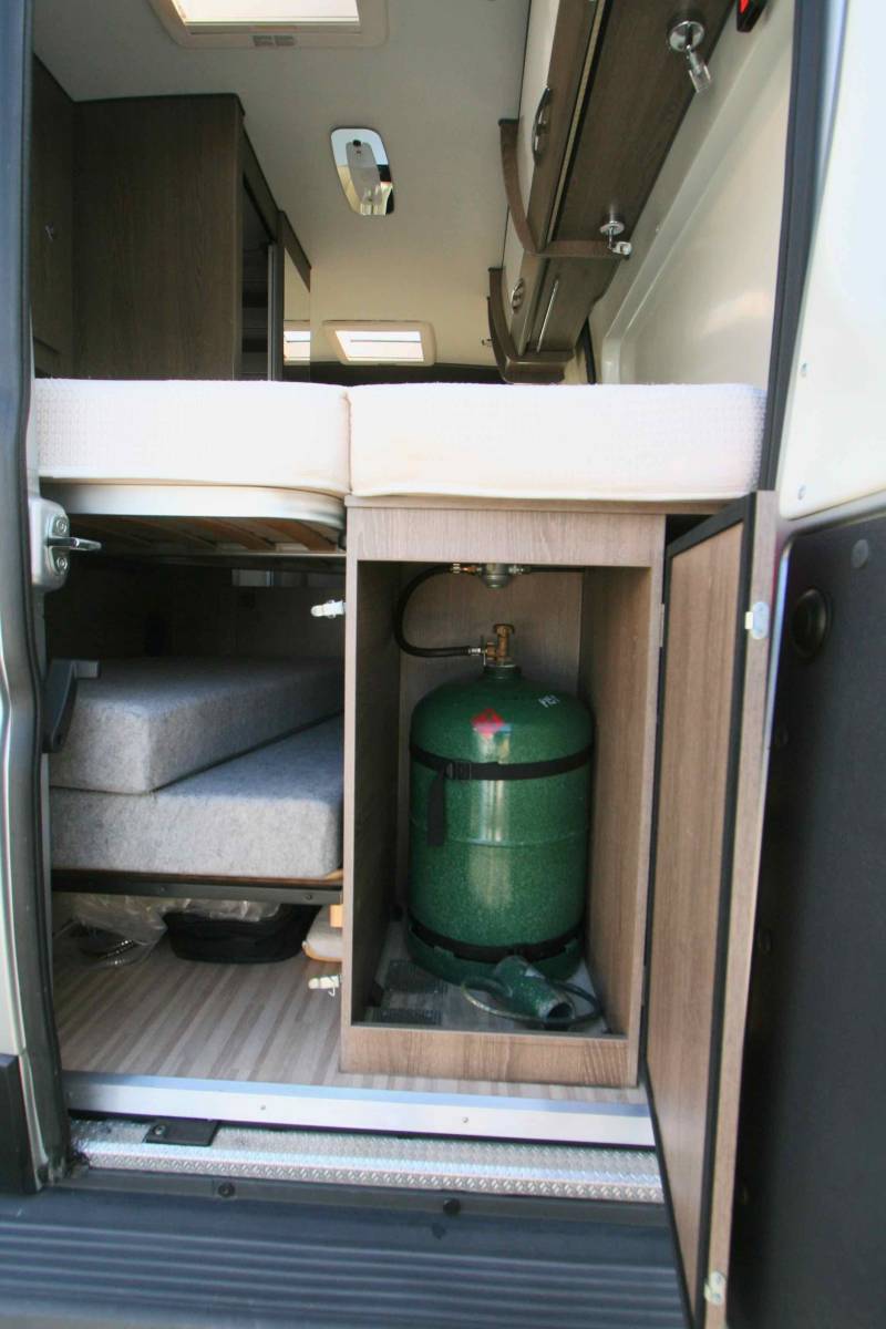 Vend Fourgon d'occasion, 2 places, 3 couchages, moins de 6 m, Ranger 540, chez Vacances et Loisirs à Roques, proche de Toulouse (31)