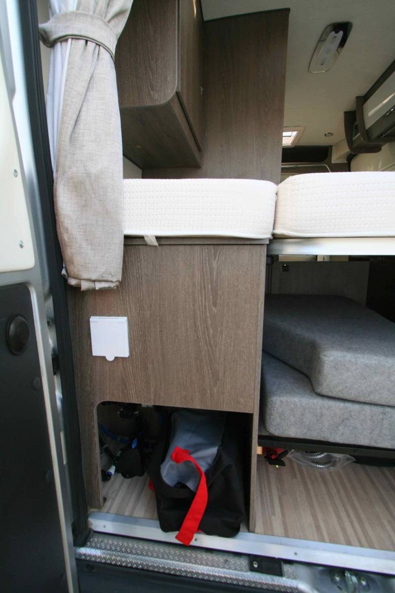 Achat Fourgon d'occasion, 2 places, 3 couchages, moins de 6 m, Ranger 540, chez Vacances et Loisirs à Roques, proche de Toulouse (31)