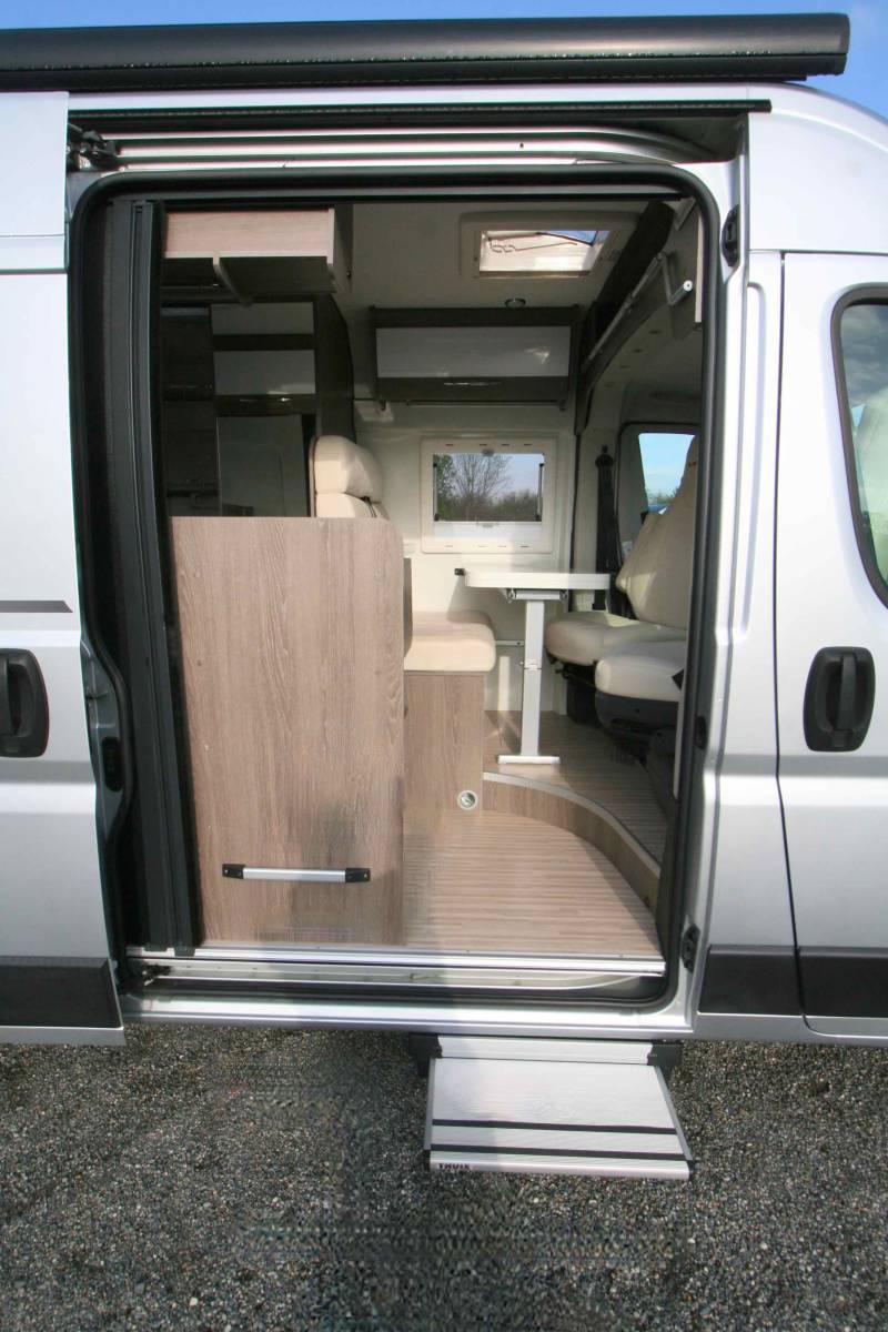 Achat Fourgon d'occasion, 2 places, 3 couchages, moins de 6 m, Ranger 540, chez Vacances et Loisirs à Roques, proche de Toulouse (31)