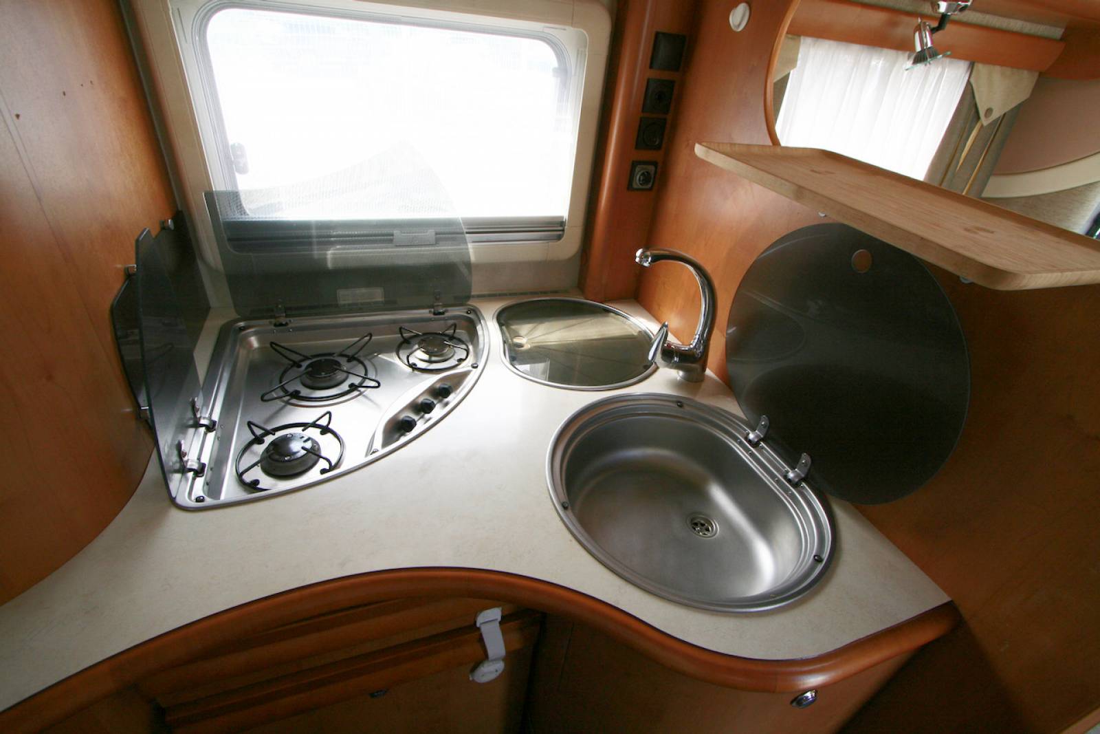 Vente Camping-car profilé d’occasion, lit central, maxi-salon, 4 places, 3 couchages, Rapido Randonneur 7092D, à Roques sur Garonne proche de Toulouse (31)