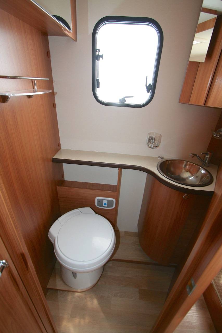 Vend Camping-car Rapido profilé d'occasion, lit central, 4 places,  Rapido 691 FF, à Roques, près de Toulouse Midi-Pyrénées