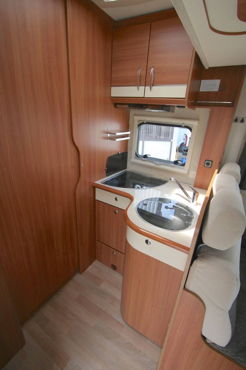 Achat Camping-car Rapido profilé d'occasion, lit central, 4 places,  Rapido 691 FF, à Roques, près de Toulouse Midi-Pyrénées