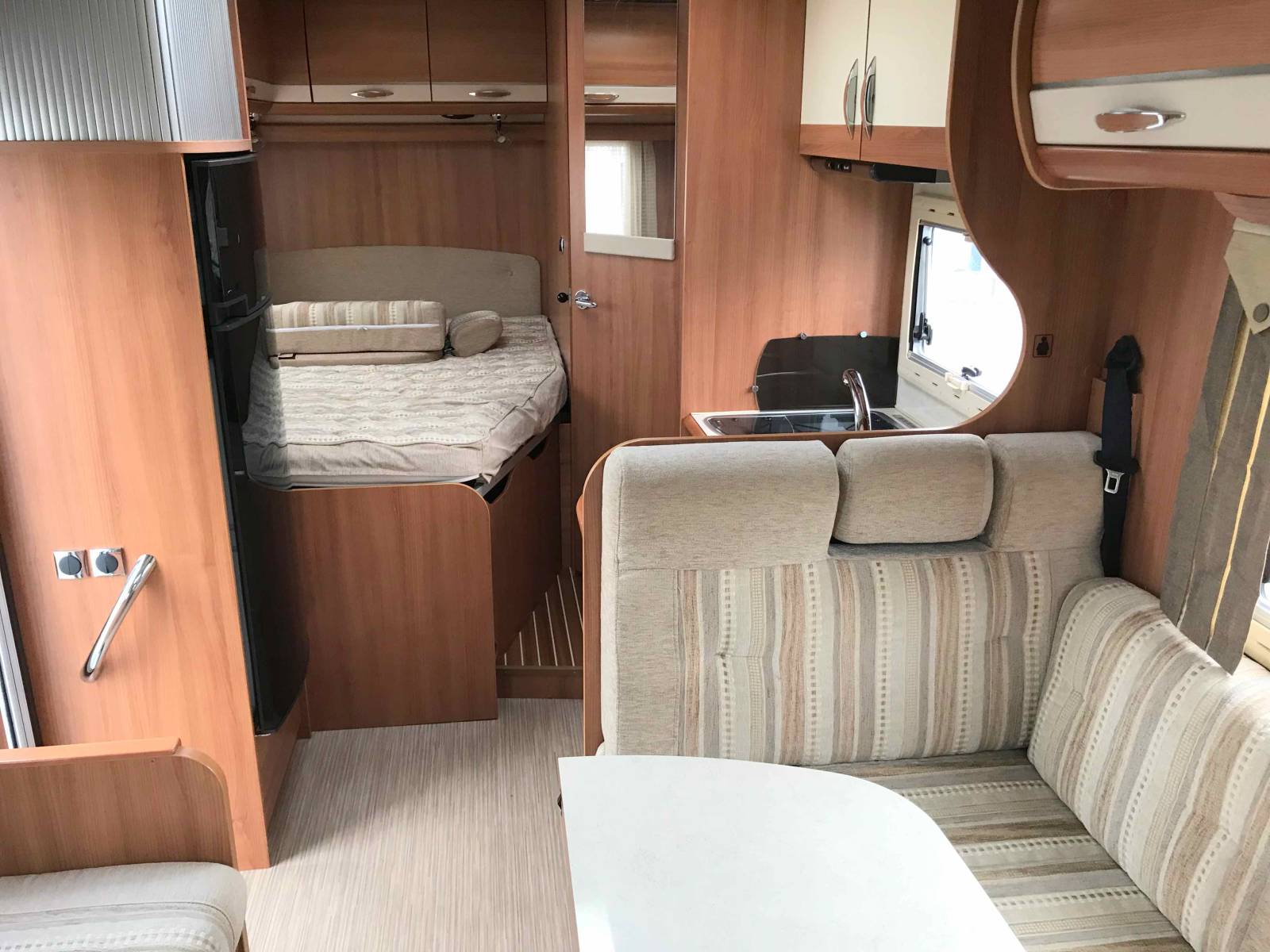 Camping-car occasion profilé, lit à la française, lit de pavillon, salon face à face, moins de 7m, Rapido 776 FF, à Roques proche de Toulouse (31)