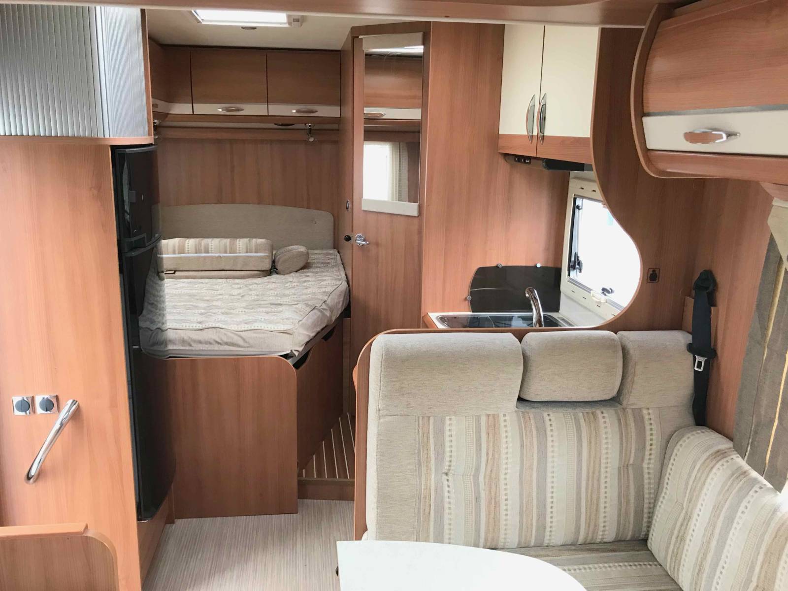 Camping-car occasion profilé, lit à la française, lit de pavillon, salon face à face, moins de 7m, Rapido 776 FF, à Roques proche de Toulouse (31)