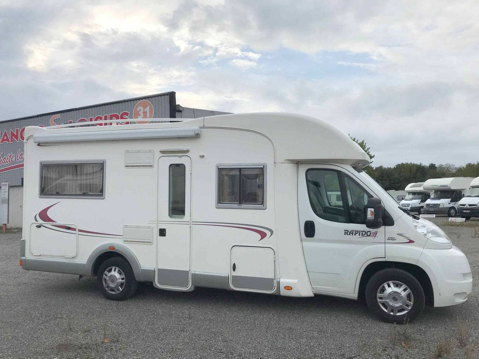 Camping-car occasion profilé, lit à la française, lit de pavillon, salon face à face, moins de 7m, Rapido 776 FF, à Roques proche de Toulouse (31)