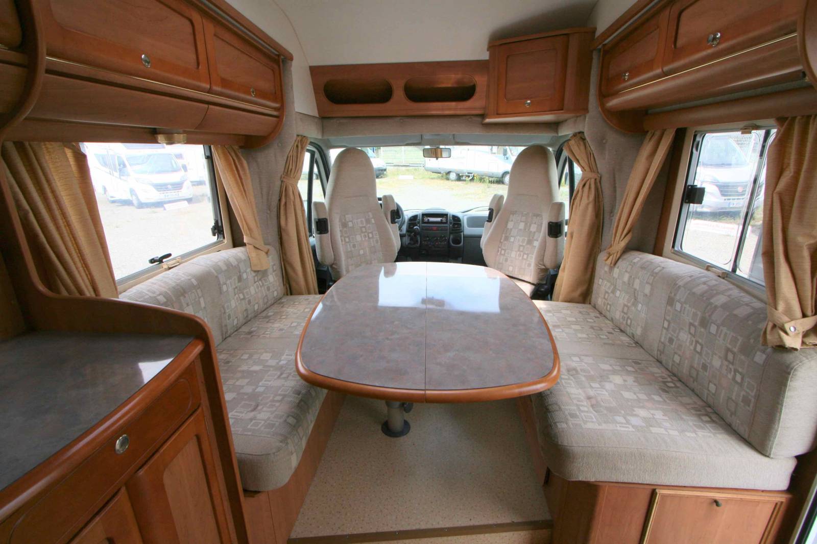 Camping-car Profilé Occasion, lit à la française, salon face à face, 4 couchages, Rapido 788C, à Roques proche de Toulouse (31)