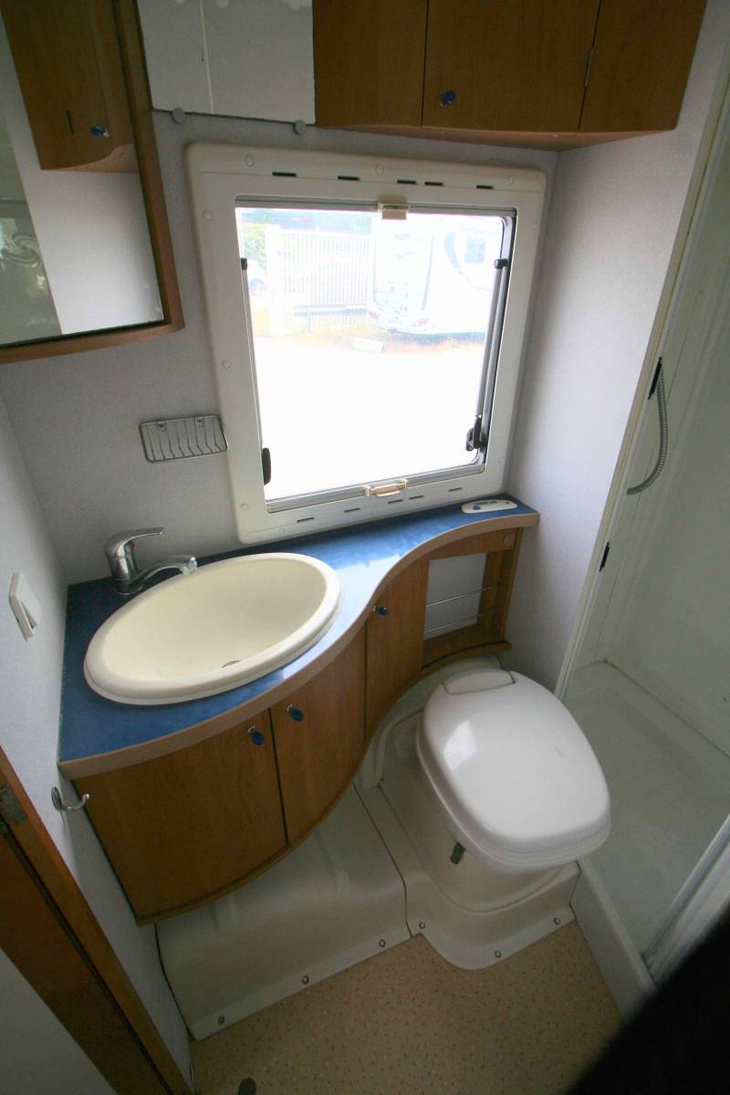 vend Camping-car Profilé Occasion, lit à la française, salon face à face, 4 couchages, Rapido 788C, à Roques proche de Toulouse (31)