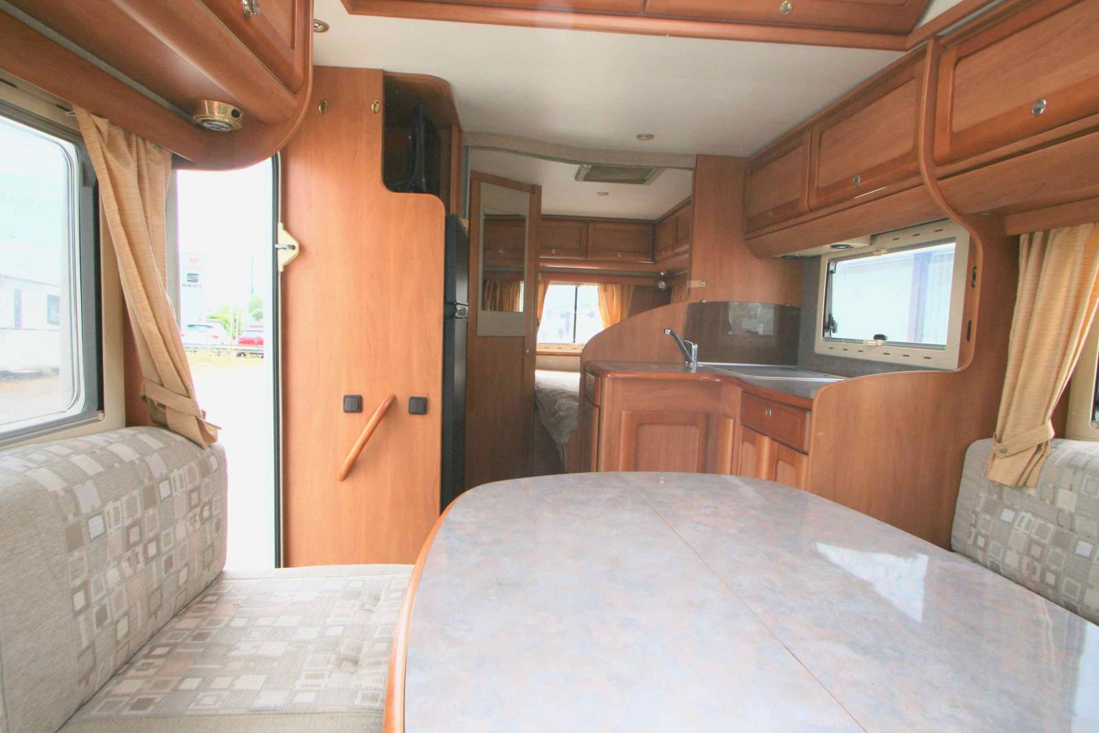 vend Camping-car Profilé Occasion, lit à la française, salon face à face, 4 couchages, Rapido 788C, à Roques proche de Toulouse (31)