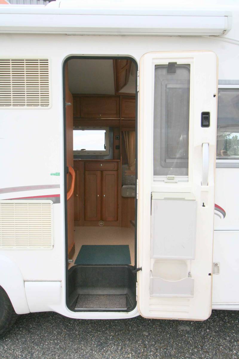 Achat Camping-car Profilé Occasion, lit à la française, salon face à face, 4 couchages, Rapido 788C, à Roques proche de Toulouse (31)