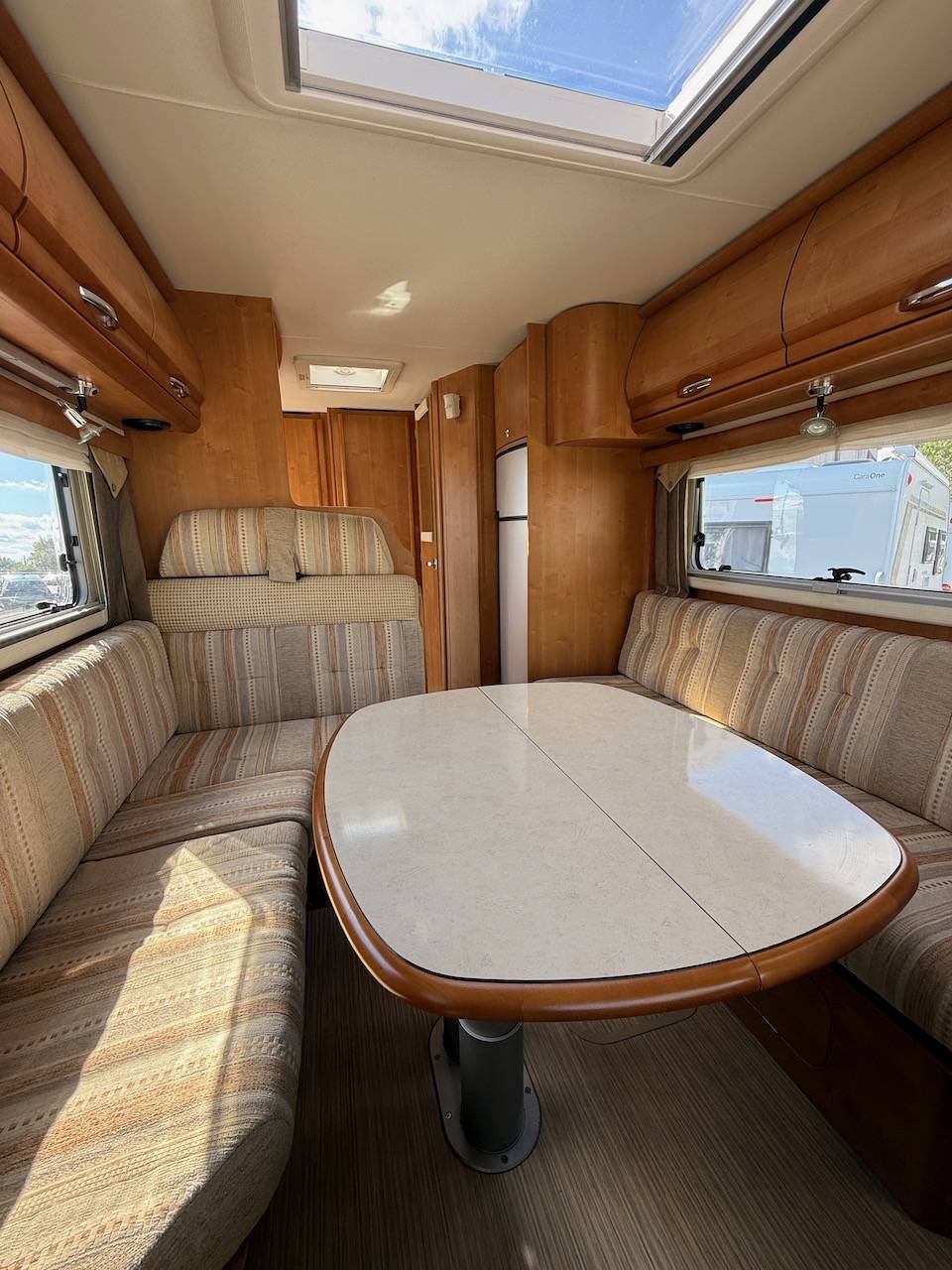 Camping-car occasion intégral, maxi-salon, moins de 7 m, Rapido 9048 DF, à Roques proche de Toulouse (31)