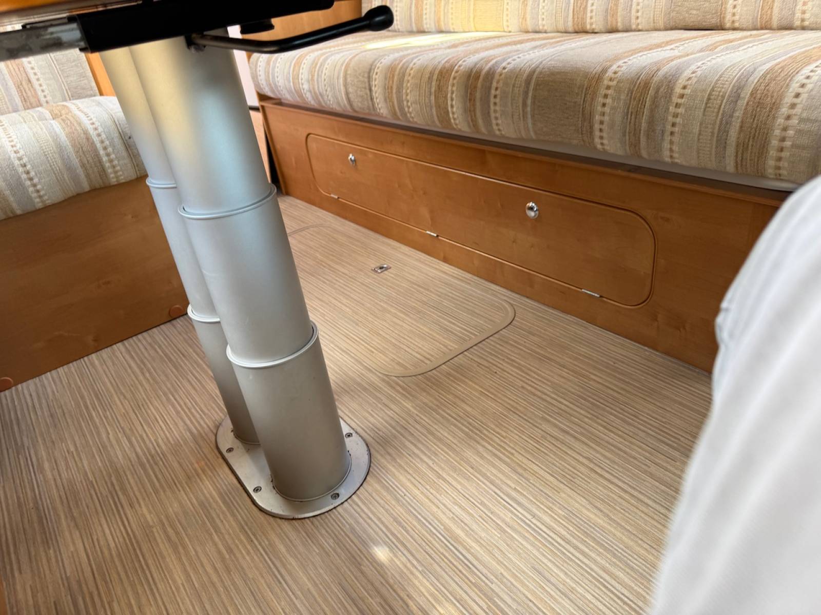 Camping-car occasion intégral, maxi-salon, moins de 7 m, Rapido 9048 DF, à Roques proche de Toulouse (31)