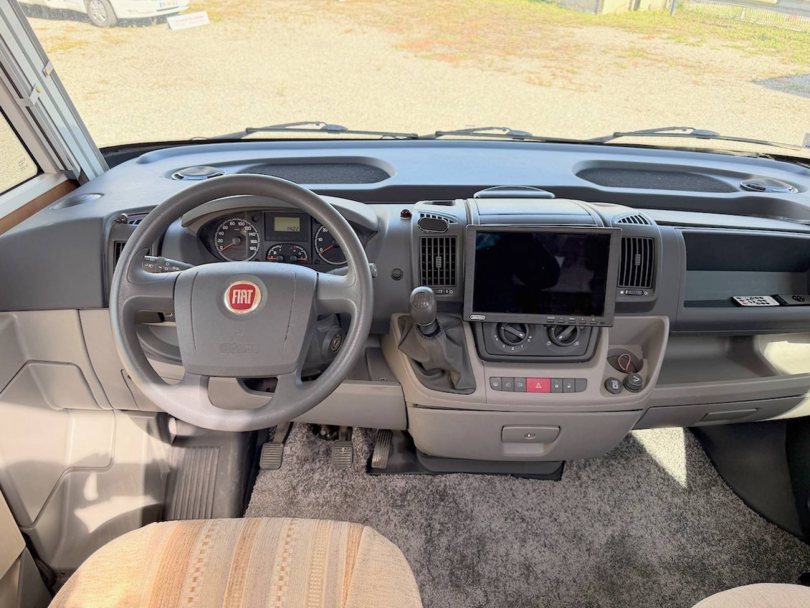 Camping-car occasion intégral, maxi-salon, moins de 7 m, Rapido 9048 DF, à Roques proche de Toulouse (31)