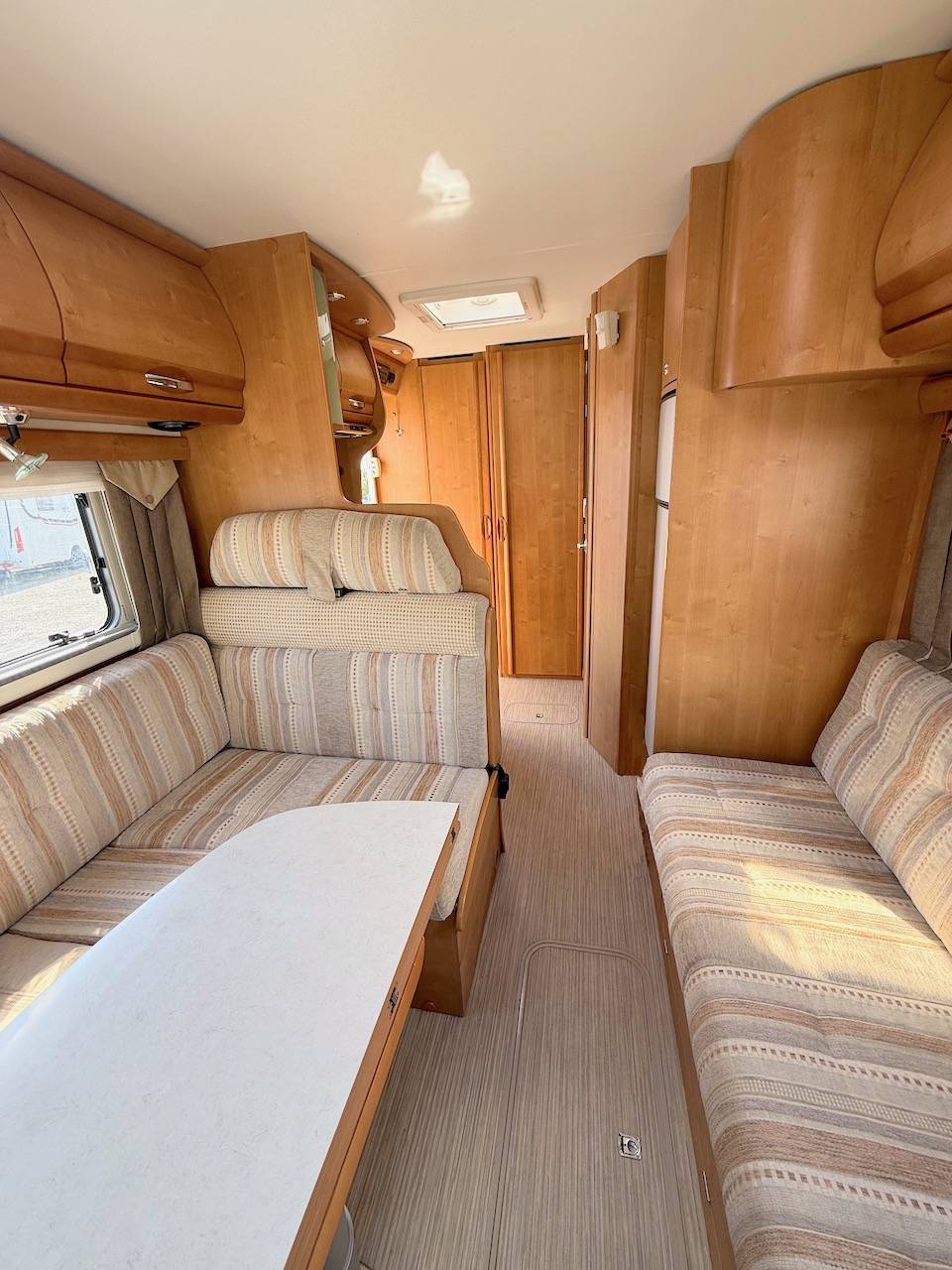 Camping-car occasion intégral, maxi-salon, moins de 7 m, Rapido 9048 DF, à Roques proche de Toulouse (31)