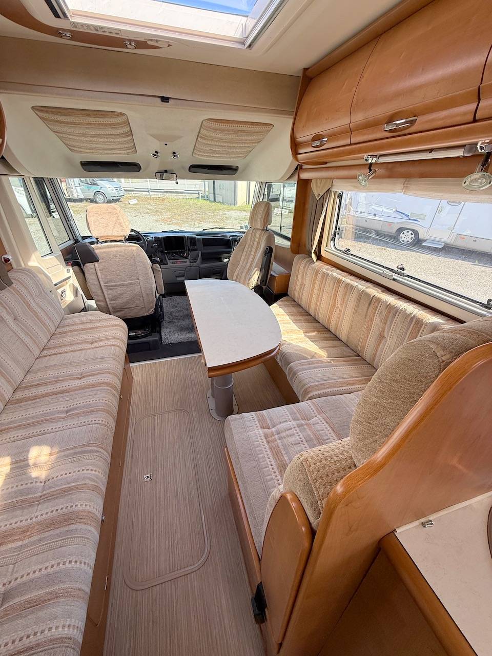 Camping-car occasion intégral, maxi-salon, moins de 7 m, Rapido 9048 DF, à Roques proche de Toulouse (31)