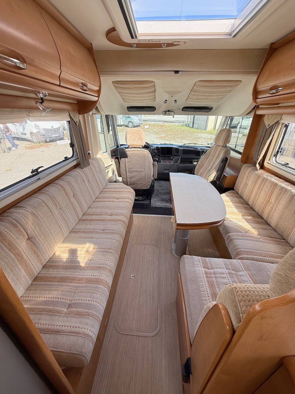 Camping-car occasion intégral, maxi-salon, moins de 7 m, Rapido 9048 DF, à Roques proche de Toulouse (31)