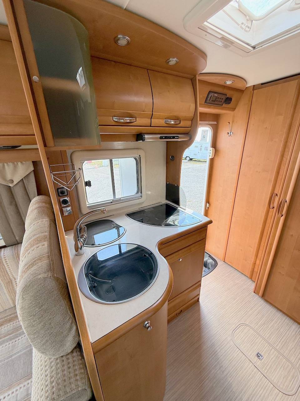 Camping-car occasion intégral, maxi-salon, moins de 7 m, Rapido 9048 DF, à Roques proche de Toulouse (31)