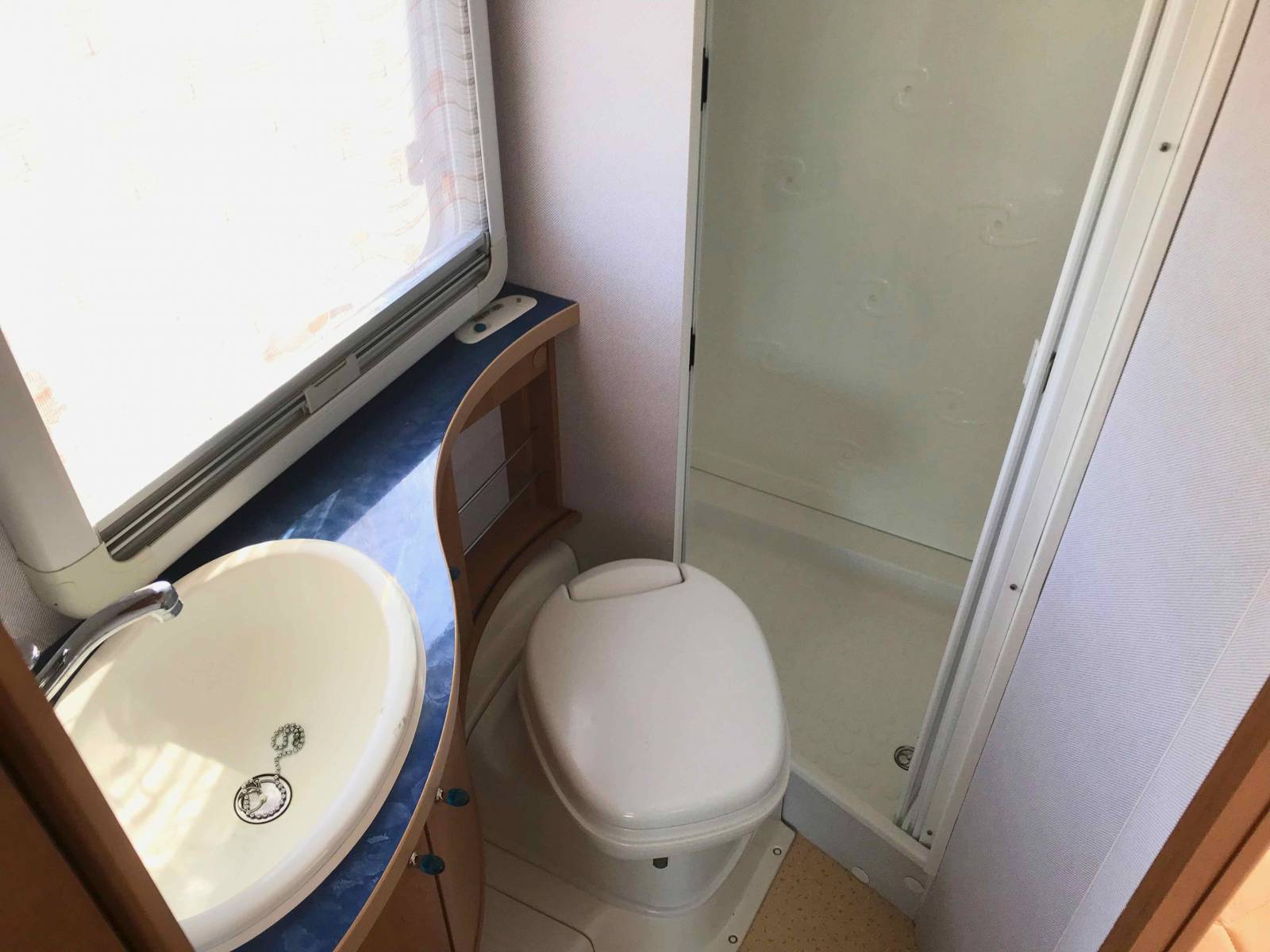 Camping-car intégral occasion, moins de 7m, lit à la française, Rapido 985F, à Roques proche de Toulouse (31)