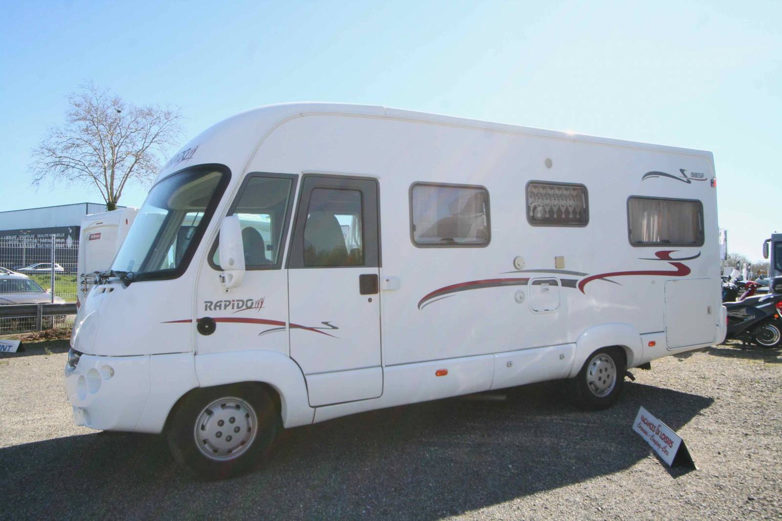 Vend Camping-car intégral occasion, moins de 7m, lit à la française, Rapido 985F, à Roques proche de Toulouse (31)