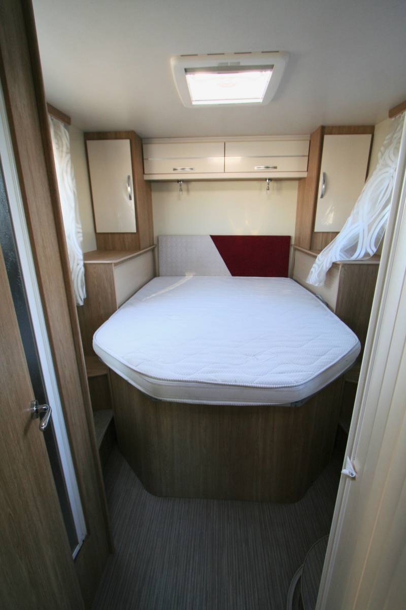 Vend Camping-car profilé occasion, 5 places, 5 couchages, Rimor skyview 69 plus, à Roques proche de Toulouse (31)