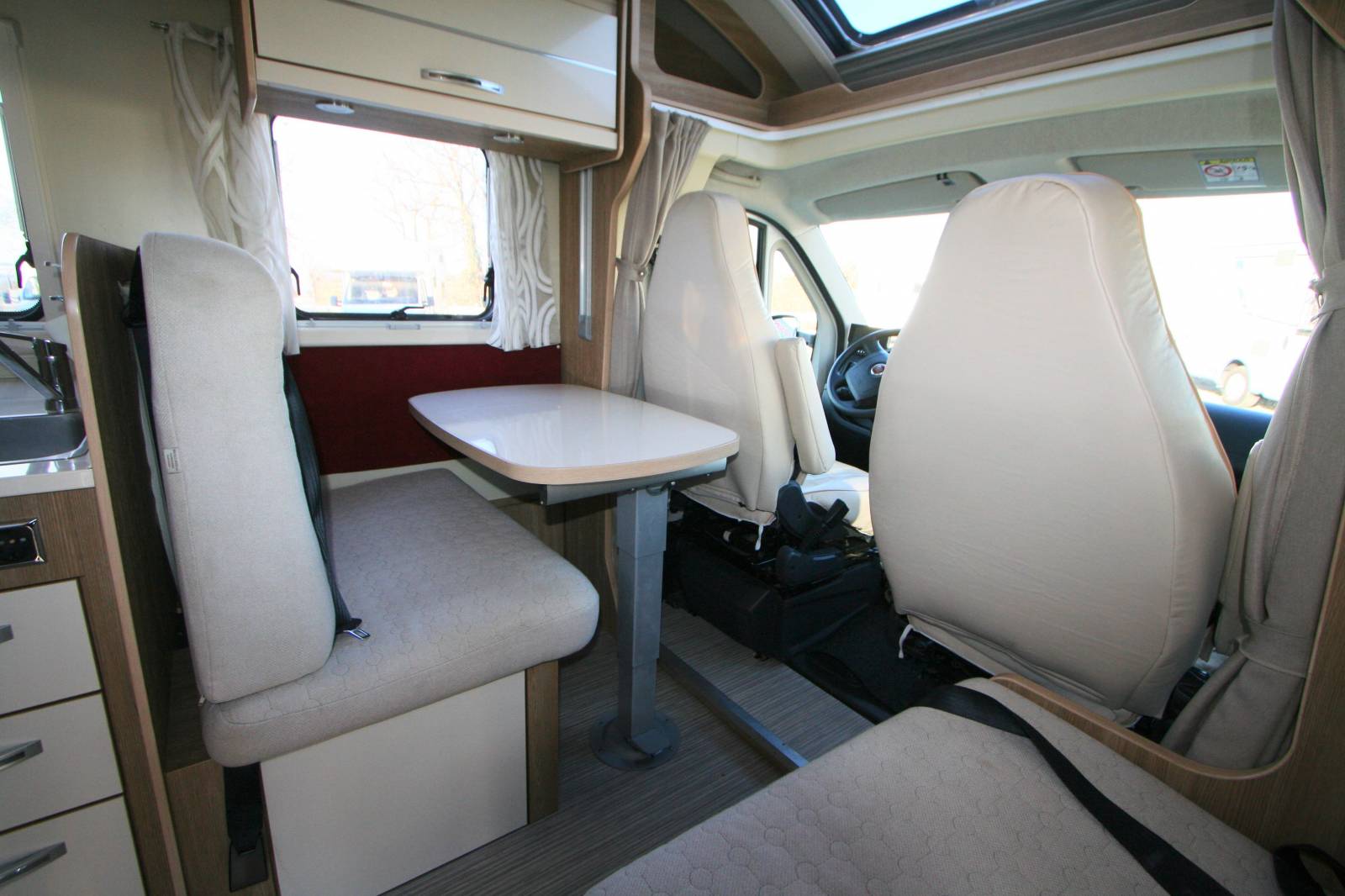 Vend Camping-car profilé occasion, 5 places, 5 couchages, Rimor skyview 69 plus, à Roques proche de Toulouse (31)