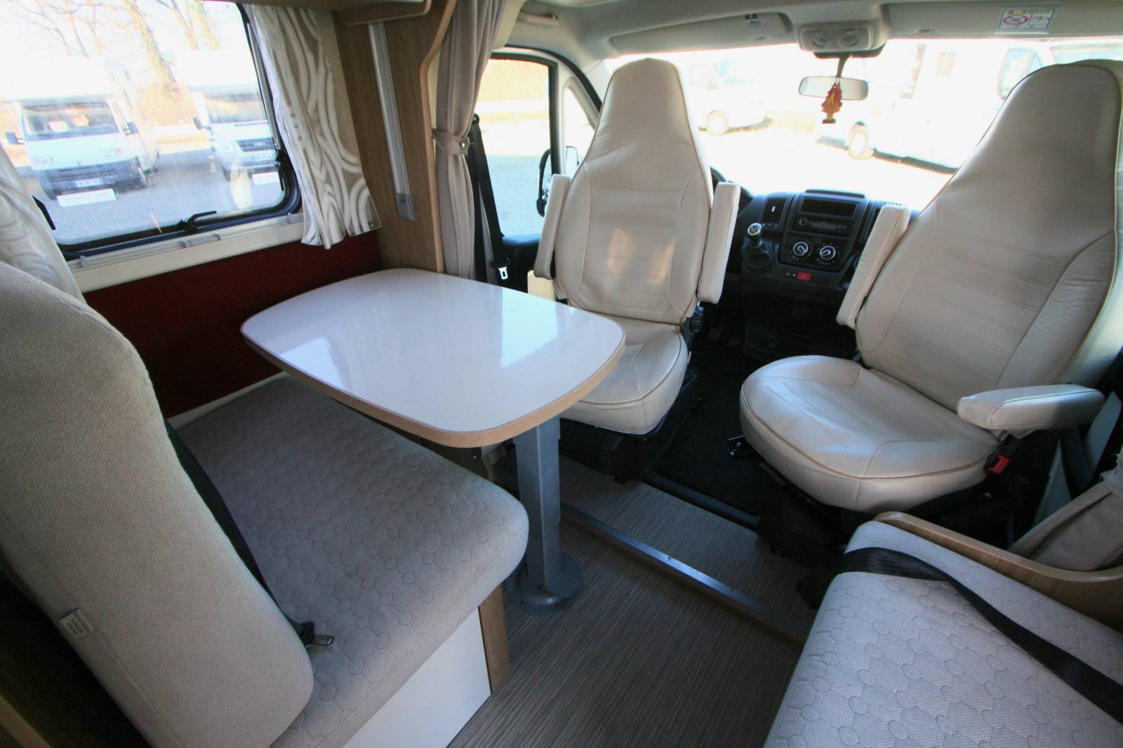 Camping-car profilé occasion, 5 places, 5 couchages, Rimor skyview 69 plus, à Roques proche de Toulouse (31)