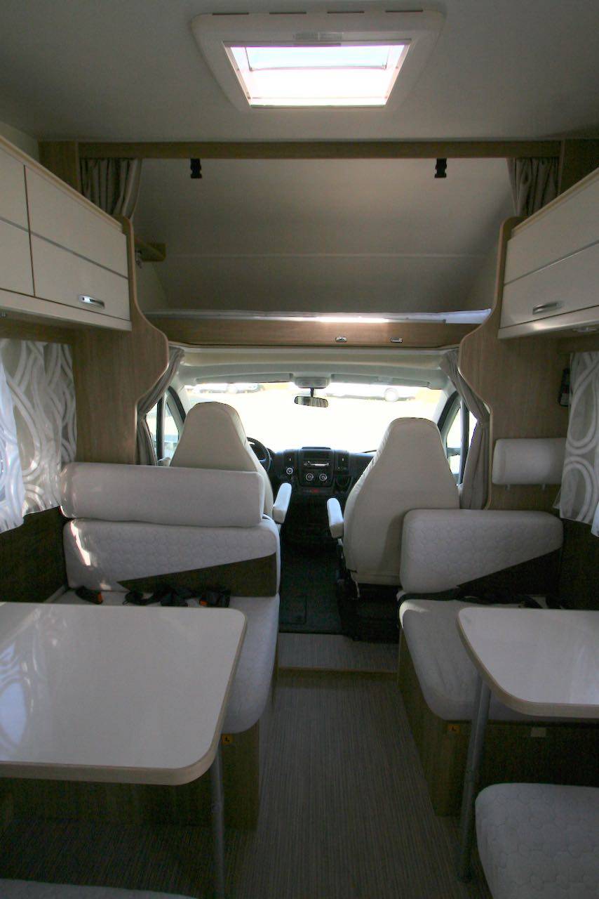 Achat Camping-car occasion capucine, 7 places carte grise, 7 couchages, Rimor Seal 9 à Roques proche Toulouse (31)