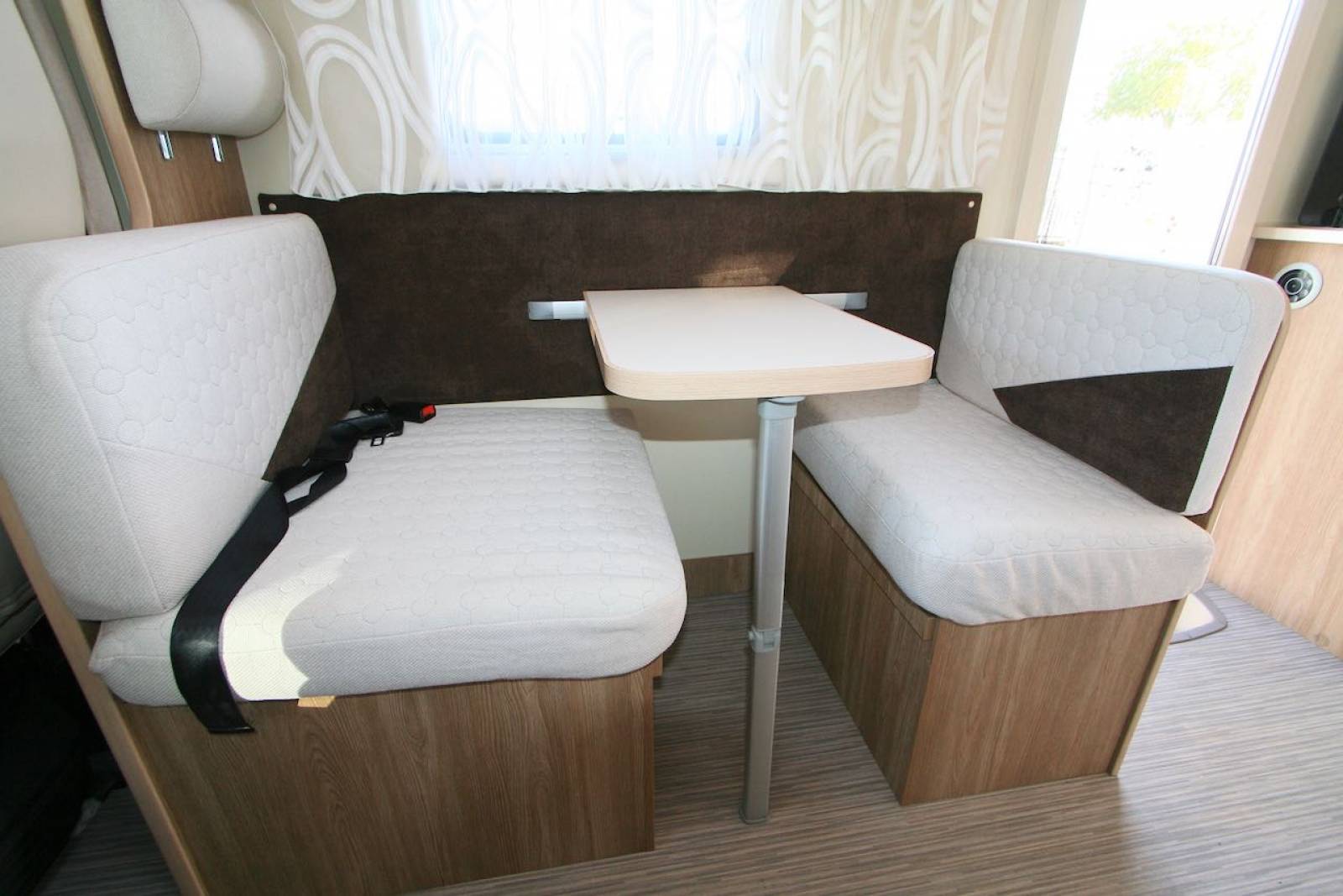 Camping-car occasion capucine, 7 places carte grise, 7 couchages, double dînette, Rimor Seal 9 à Roques proche Toulouse (31)