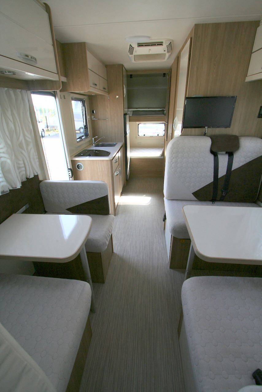 Camping-car occasion capucine, 7 places carte grise, 7 couchages, double dînette, Rimor Seal 9 à Roques proche Toulouse (31)