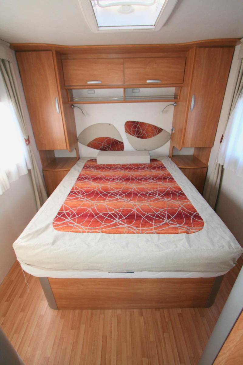 Camping-car profilé d’occasion, lit central, 3 couchages, Rimor Katamarano 69P, à Roques proche de Toulouse (31)