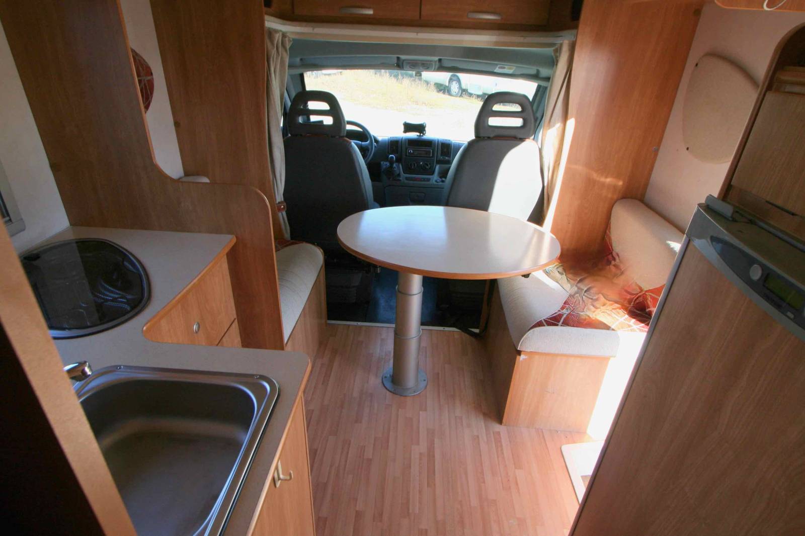 Camping-car profilé d’occasion, lit central, 3 couchages, Rimor Katamarano 69P, à Roques proche de Toulouse (31)