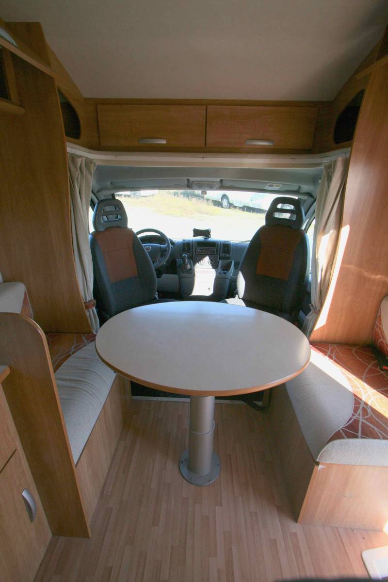 Achat Camping-car profilé d’occasion, lit central, 3 couchages, Rimor Katamarano 69P, à Roques proche de Toulouse (31)