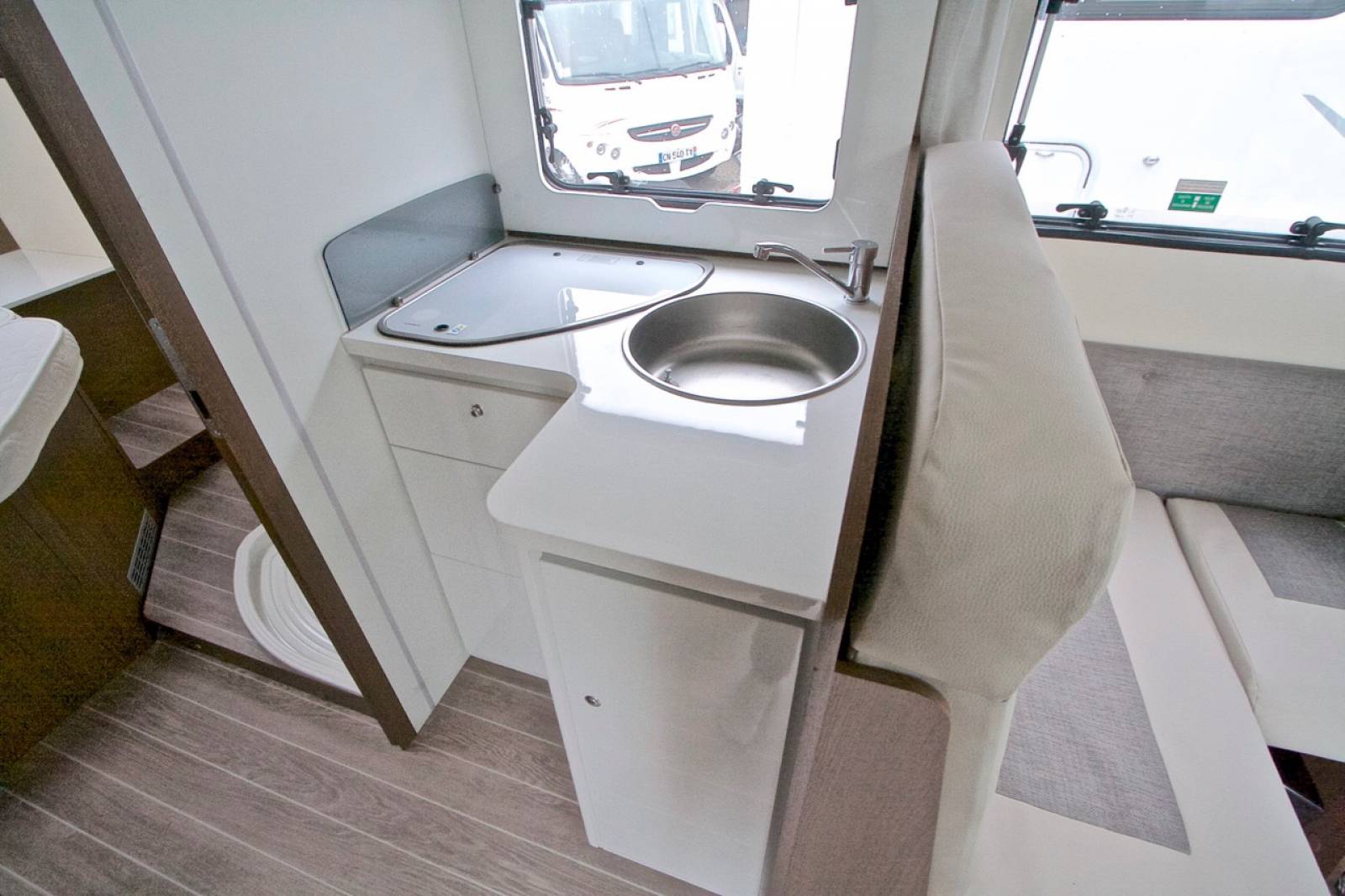 Camping-car profilé d'occasion lit central, 4 couchages, Roller team Kronos 263 TL, à Roques près Toulouse (31)