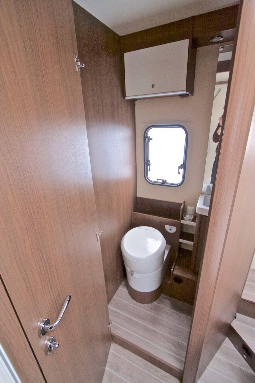 Camping-car profilé d'occasion lit central, 4 couchages, Roller team Kronos 263 TL, à Roques près Toulouse (31)