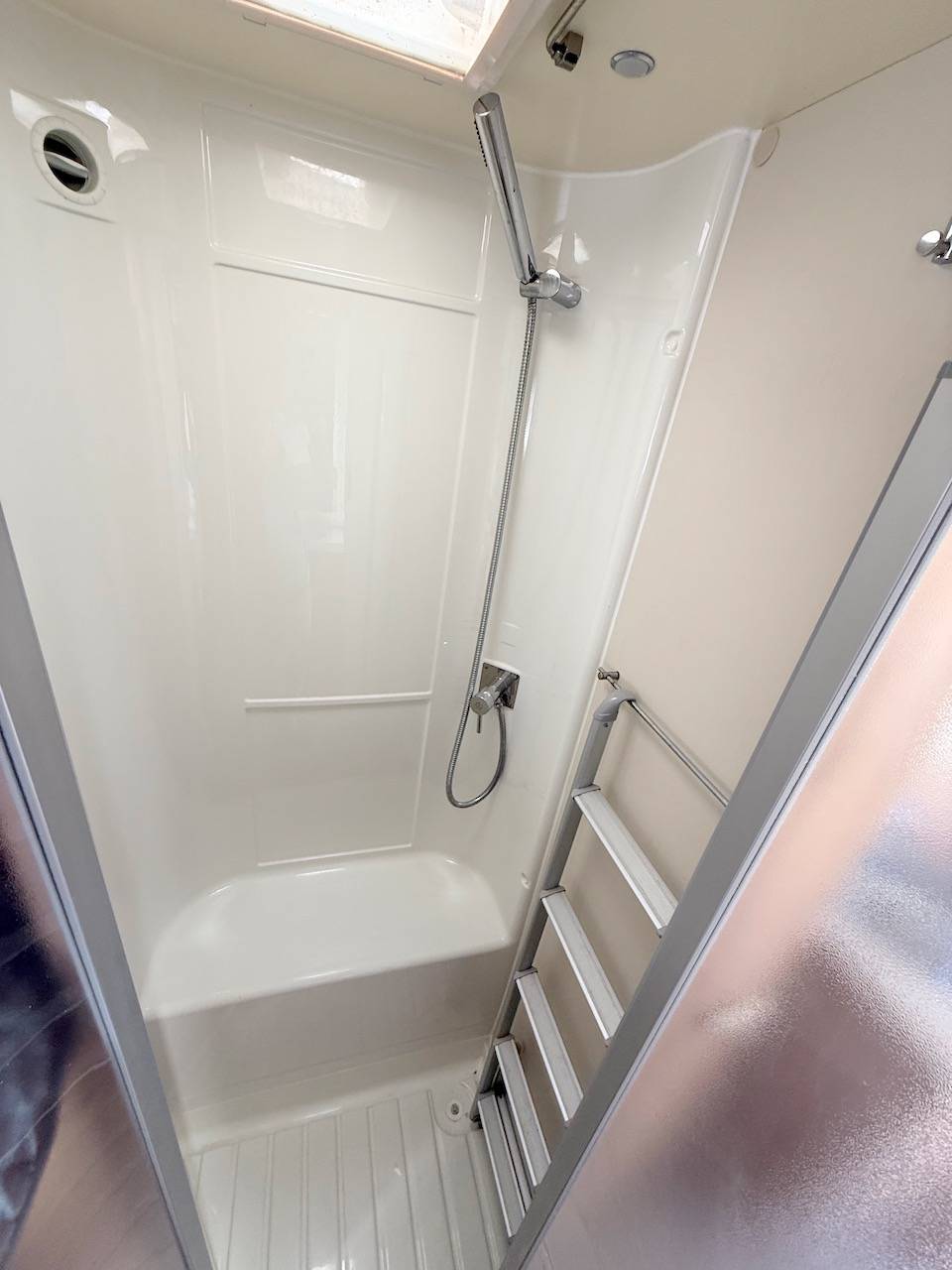 Camping-car profilé occasion, lits jumeaux, lit de pavillon, 5 places carte grise et couchages, Roller team Kronos 284 TL, à Roques proche de Toulouse (31)