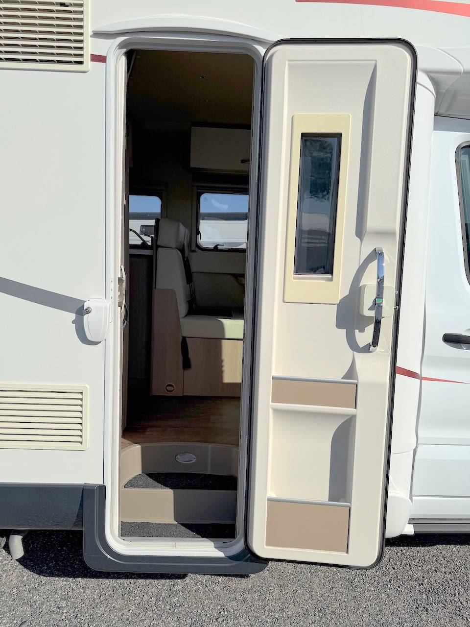 Camping-car profilé occasion, lits jumeaux, lit de pavillon, 5 places carte grise et couchages, Roller team Kronos 284 TL, à Roques proche de Toulouse (31)