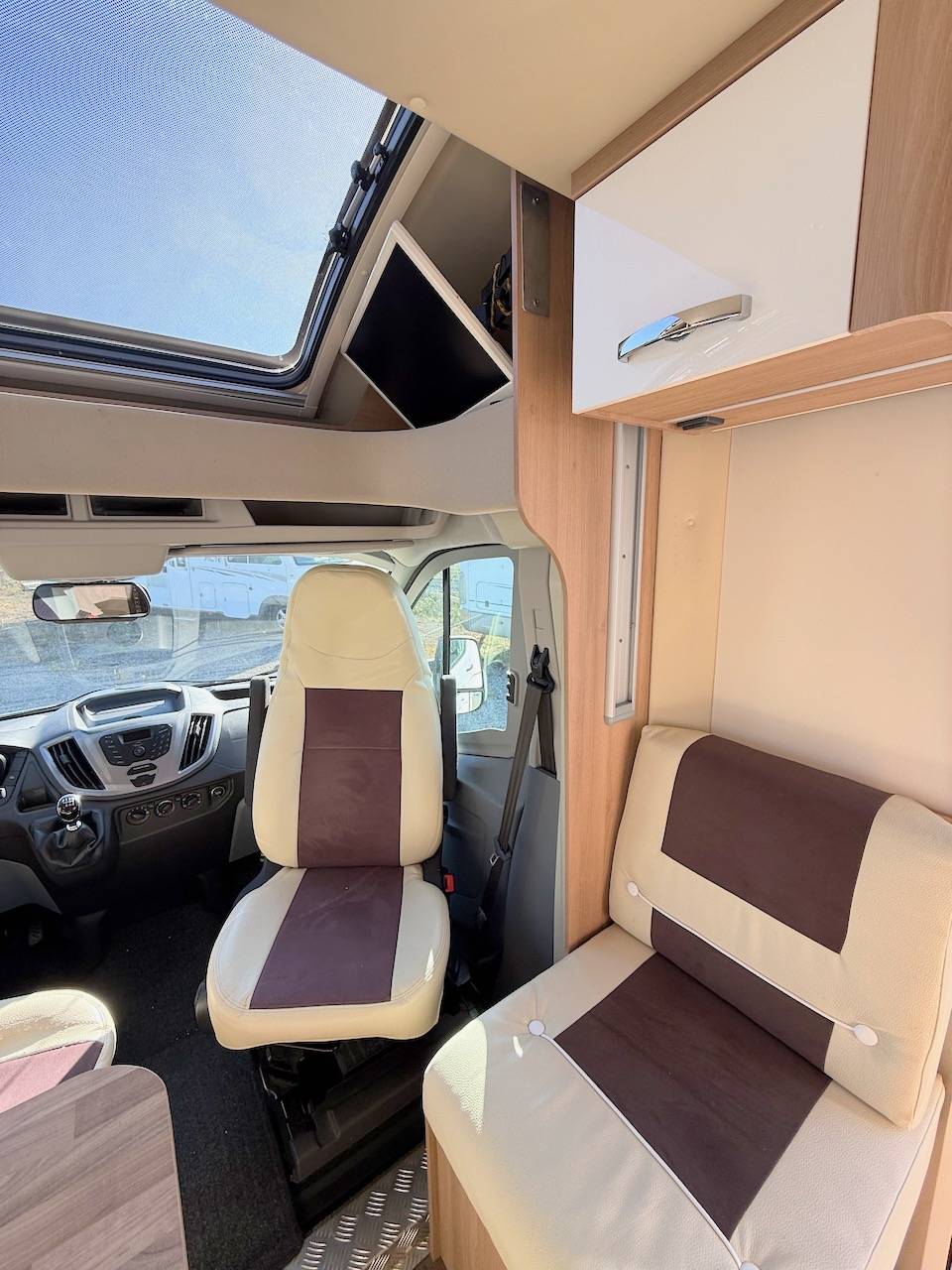 Camping-car profilé occasion, lits jumeaux, lit de pavillon, 5 places carte grise et couchages, Roller team Kronos 284 TL, à Roques proche de Toulouse (31)